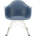 Eames Plastic Armchair Rar - 83 Sea Blue - White Base - Dark Maple - Matstolar - Charles & Ray Eames - Blå - Metall/trä/plast