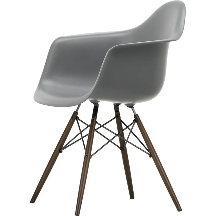 Eames Plastic Armchair Daw - 56 Granite Grey - Dark Maple - Matstolar - Charles & Ray Eames - Grå - Metall/trä/plast