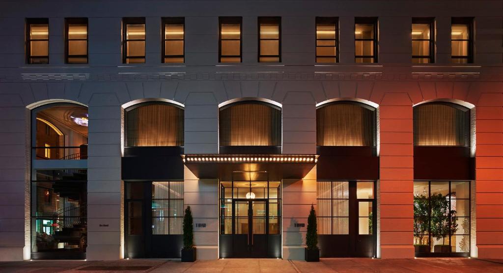 11 Howard Hotel