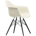 Eames Plastic Armchair Daw - 11 Pebble - Black Maple - Matstolar - Charles & Ray Eames - Vit - Metall/trä/plast