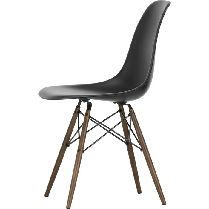 Eames Plastic Chair Dsw - 12 Deep Black - Dark Maple - Matstolar - Charles & Ray Eames - Svart - Metall/trä/plast