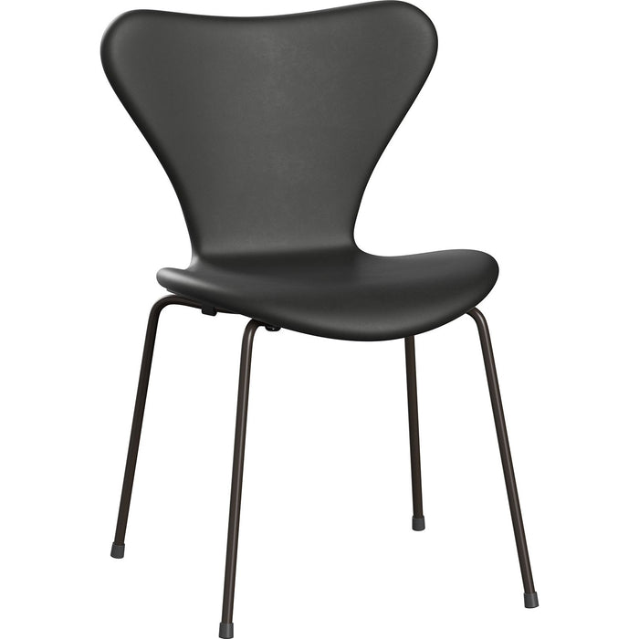 Photo of 3107 Sjuan, Fully Upholstered, Base Black - Dining chairs - Arne Jacobsen - Black - Leather/metal/wood
