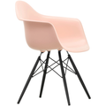 Eames Plastic Armchair Daw - 41 Pale Rose - Black Maple - Matstolar - Charles & Ray Eames - Rosa - Metall/trä/plast