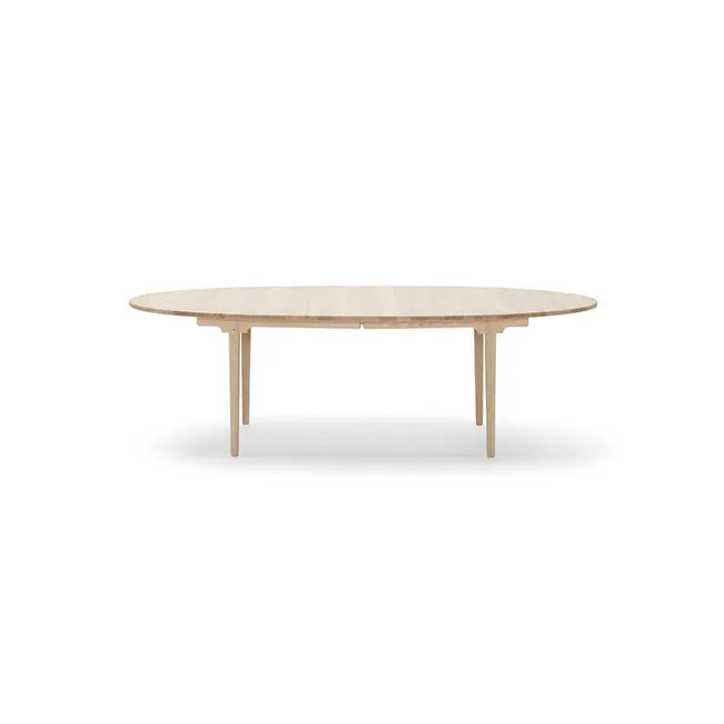 Photo of Ch339 dining table from Carl Hansen & Søn (oak, white oil, pull-out for 4 leaves incl. 4 wooden support legs in black)