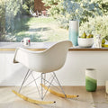 Eames Plastic Armchair Rar - 11 Pebble - Chrome Base - Golden Maple - Matstolar - Charles & Ray Eames - Vit - Metall/trä/plast