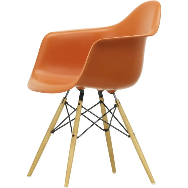 Photo of Eames Plastic Armchair Daw - 43 Rusty Orange - Golden Maple - Dining Chairs - Orange - Metal/wood/plastic