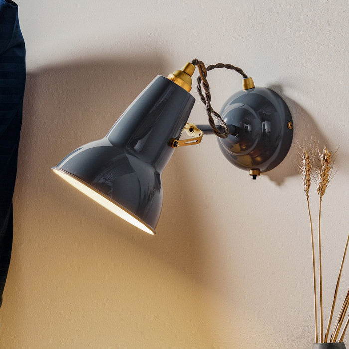 Photo of Original 1227 Brass Wall Lamp Elephant Grey - Sänglampor - George Carwardine - Grå