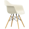 Eames Plastic Armchair Daw - 11 Pebble - Ash Honey Tone - Matstolar - Charles & Ray Eames - Vit - Metall/trä/plast