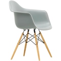 Eames Plastic Armchair Daw - 24 Light Grey - Golden Maple - Matstolar - Charles & Ray Eames - Grå - Metall/trä/plast