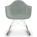 Eames Plastic Armchair Rar - 24 Light Grey - White Base - Dark Maple - Matstolar - Charles & Ray Eames - Grå - Metall/trä/plast