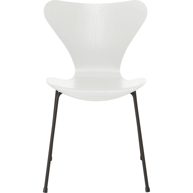 Photo of 3107 Seven, Coloured Ash, Venetian Red, Underframe Warm Graphite - Dining chairs - Arne Jacobsen - Red - Metal/wood