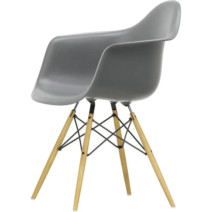 Eames Plastic Armchair Daw - 56 Granite Grey - Golden Maple - Matstolar - Charles & Ray Eames - Grå - Metall/trä/plast