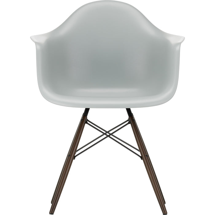 Eames Plastic Armchair Daw - 24 Light Grey - Dark Maple - Matstolar - Charles & Ray Eames - Grå - Metall/trä/plast