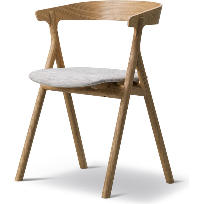 Photo of Yksi 3341 Stol Canvas 114 Sand-lackad Ek