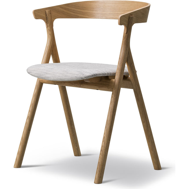 Photo of Yksi 3341 Stol Canvas 114 Sand-lackad Ek