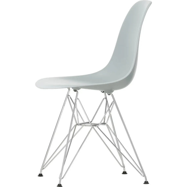 Photo of Eames Plastic Chair Dsr - 24 Light Grey /chrome Base - Matstolar - Charles & Ray Eames - Grå - Metall/plast