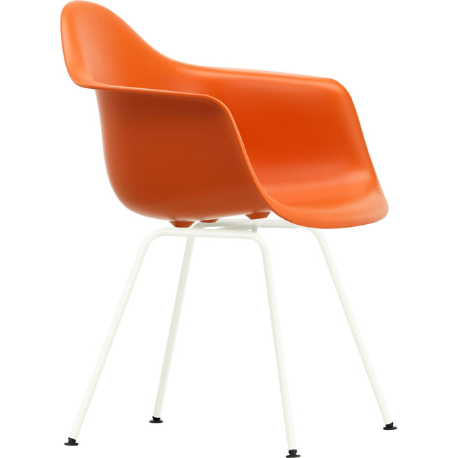Photo of Eames Plastic Armchair Dax - 43 Rusty Orange - White Base - Matstolar - Charles & Ray Eames - Orange - Metall/plast