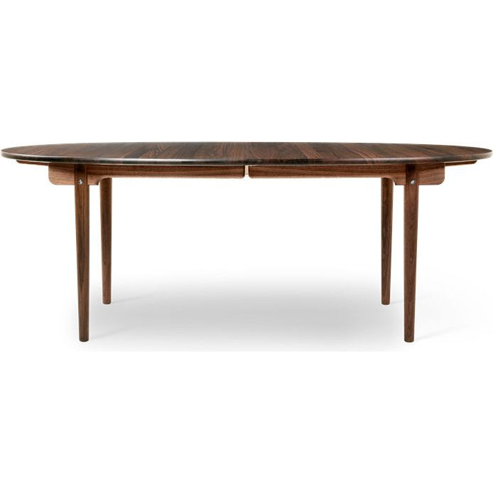 Ch339 dining table from Carl Hansen & Søn (walnut, lacquer, pull-out for