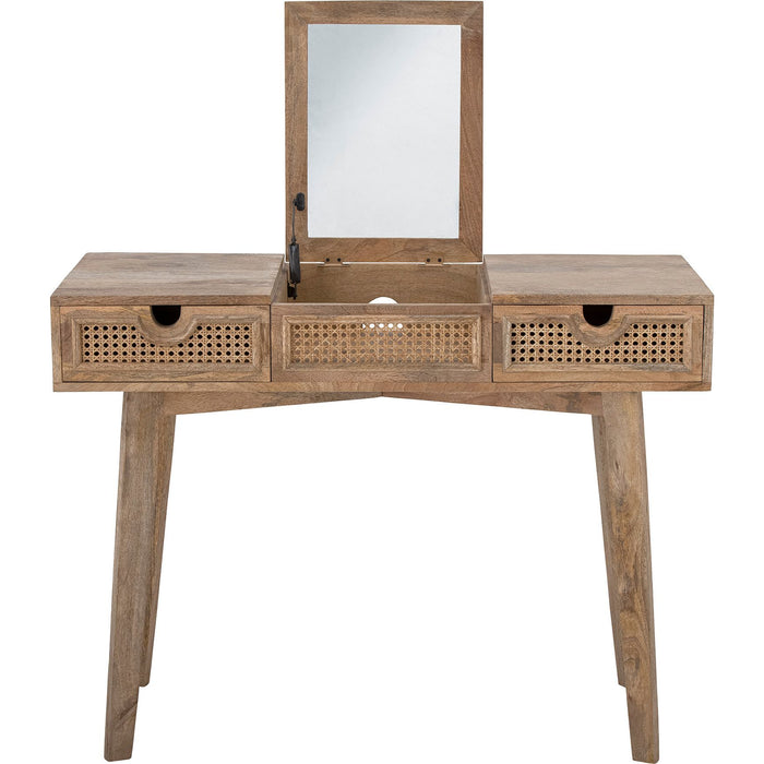 Photo of Perth Make-up Bord