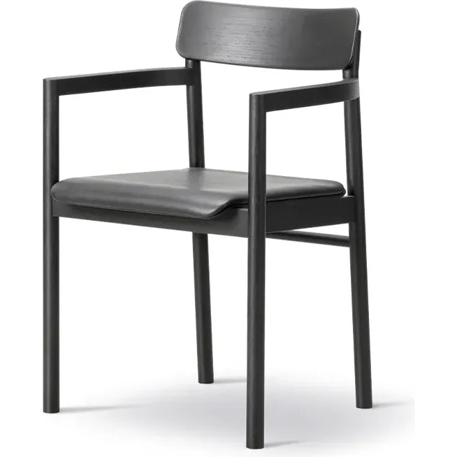 Photo of Post 3446 Armchair Leather Premium 88-Black Lacquer Oak