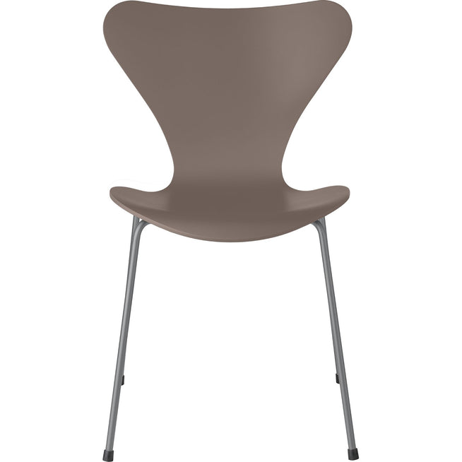 Photo of 3107 Sjuan, Lacquered, Deep Clay, Underframe Silver Grey - Dining chairs - Arne Jacobsen - Beige, grey - Metal/wood