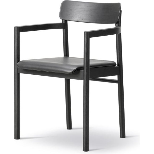 Photo of Post 3446 Armchair Leather Premium 88-Black Lacquer Oak