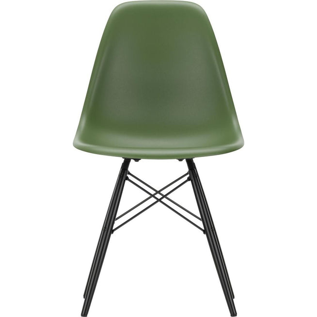 Photo of Eames Plastic Chair Dsw - 48 Forest/black Maple - Matstolar - Charles & Ray Eames - Grön - Metall/trä/plast