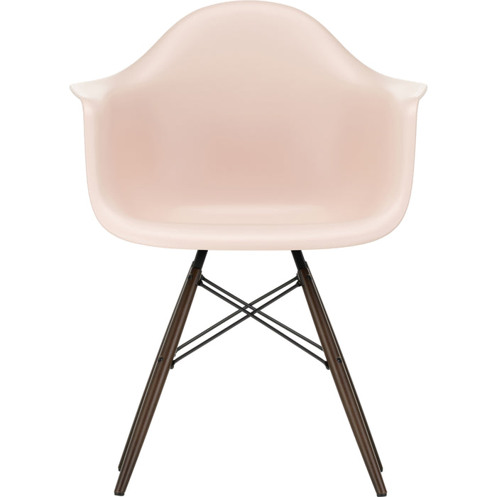 Eames Plastic Armchair Daw - 41 Pale Rose - Dark Maple - Matstolar - Charles & Ray Eames - Rosa - Metall/trä/plast