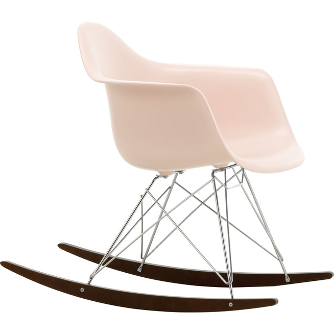 Photo of Eames Plastic Armchair Rar - 41 Pale Rose - Chrome Base - Dark Maple - Matstolar - Charles & Ray Eames - Rosa - Metall/trä/plast