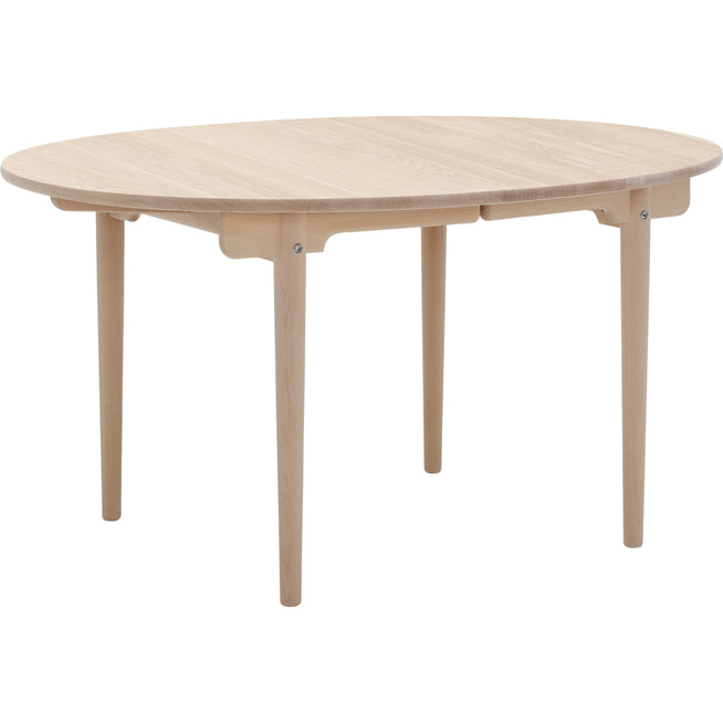 Photo of Carl Hansen - Ch337, oak, white oiled, extendable 2 slices, incl. 1 support leg, excl. extension leaves - dining table - Hans J. Wegner