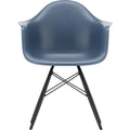 Eames Plastic Armchair Daw - 83 Sea Blue - Black Maple - Matstolar - Charles & Ray Eames - Blå - Metall/trä/plast