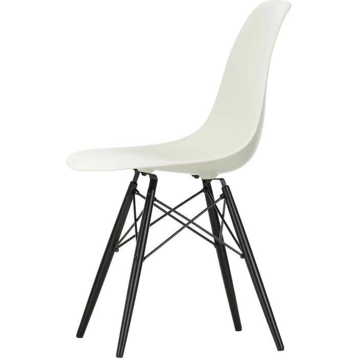 Eames Plastic Chair Dsw - 11 Pebble/black Maple - Matstolar - Charles & Ray Eames - Vit - Metall/trä/plast