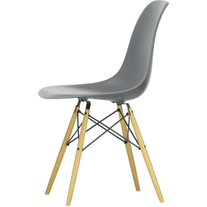 Eames Plastic Chair Dsw - 56 Granite Grey/golden Maple - Matstolar - Charles & Ray Eames - Grå - Metall/trä/plast