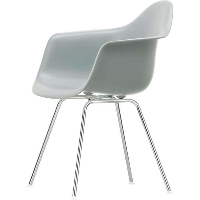 Eames Plastic Armchair Dax - 24 Light Grey - Chrome Base - Matstolar - Charles & Ray Eames - Grå - Metall/plast