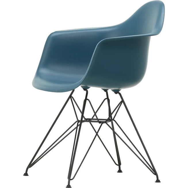 Photo of Eames Plastic Armchair Dar - 83 Sea Blue - Basic Dark Base - Matstolar - Charles & Ray Eames - Blå - Metall/plast