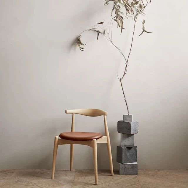 CH20 Elbow Chair 2