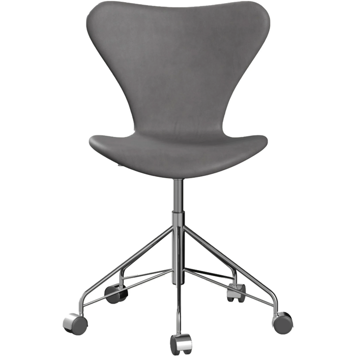 Photo of 3117 Sjuan - Full Upholstery, Leather, Embrace Concrete Grey - Desk Chairs - Arne Jacobsen - Beige
