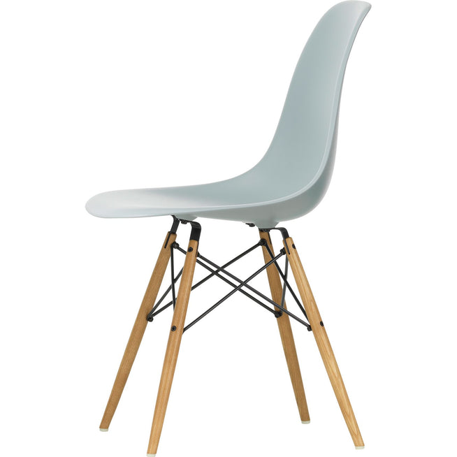 Photo of Eames Plastic Chair Dsw - 24 Light Grey - Ash Honey Tone - Matstolar - Charles & Ray Eames - Grå - Metall/trä/plast