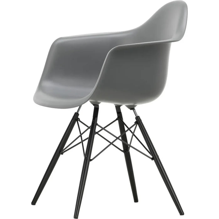 Eames Plastic Armchair Daw - 56 Granite Grey - Black Maple - Matstolar - Charles & Ray Eames - Grå - Metall/trä/plast