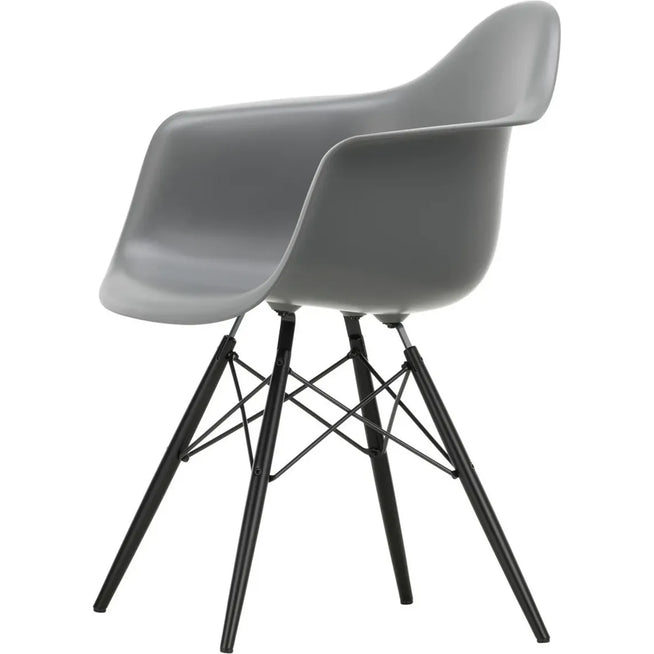 Photo of Eames Plastic Armchair Daw - 56 Granite Grey - Black Maple - Matstolar - Charles & Ray Eames - Grå - Metall/trä/plast