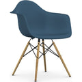 Eames Plastic Armchair Daw - 83 Sea Blue - Golden Maple - Matstolar - Charles & Ray Eames - Blå - Metall/trä/plast