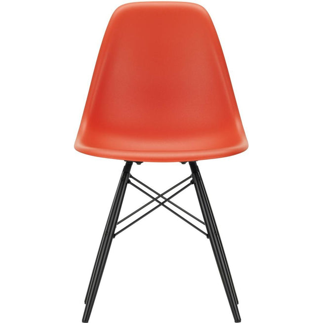 Photo of Eames Plastic Chair Dsw - 03 Poppy Red - Black Maple - Matstolar - Charles & Ray Eames - Röd - Metall/trä/plast