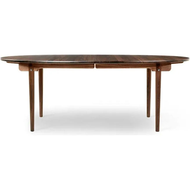 Photo of Ch339 dining table from Carl Hansen & Søn (walnut, lacquer, pull-out for