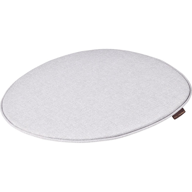 Photo of 3110 Droppen Seat Cushion, Grey - Accessories Chairs - Arne Jacobsen - Grey