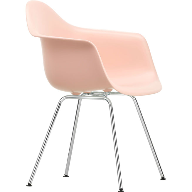 Photo of Eames Plastic Armchair Dax - 41 Pale Rose - Chrome Base - Matstolar - Charles & Ray Eames - Rosa - Metall/plast
