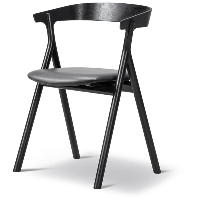 Photo of Yksi 3341 Chair Leather Premium 88-oak Black lacquer