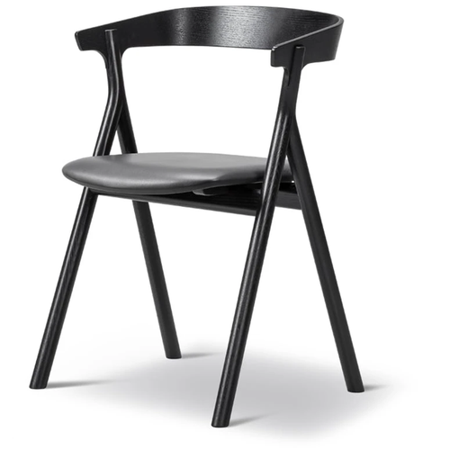 Photo of Yksi 3341 Chair Leather Premium 88-oak Black lacquer