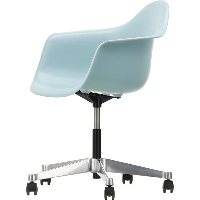 Eames Plastic Armchair Pacc - 23 Ice Grey - Castors Soft - Skrivbordsstolar - Charles & Ray Eames - Grå