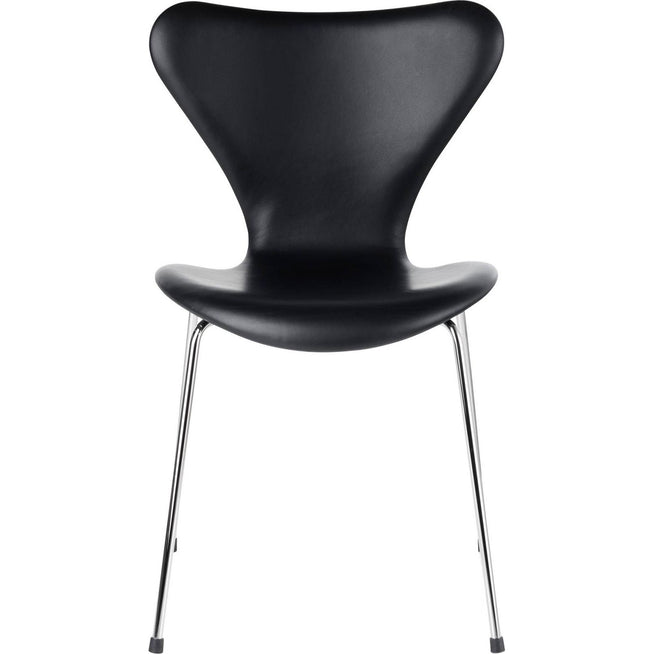 Photo of 3107 Sjuan - Fully upholstered, Leather, Essential Black - Dining chairs - Arne Jacobsen - Black - Metal/wood